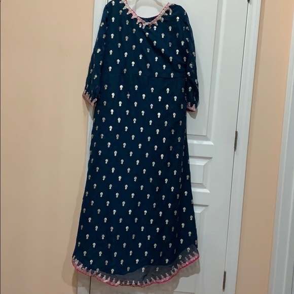 Dresses - Picture 4 of 6